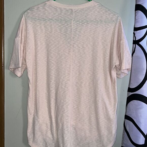 Forever 21 V-neck button front top size medium - Picture 6 of 6